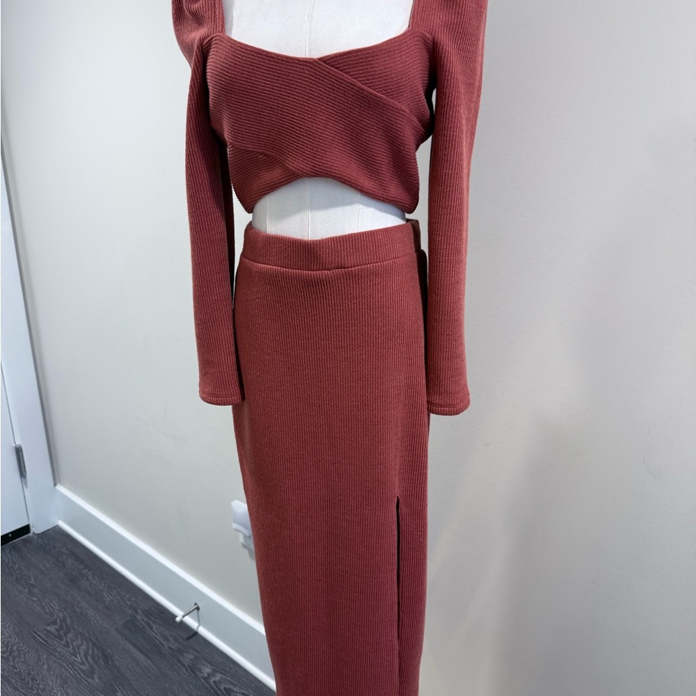Chic Rust Skirt Set - Picture 2 of 4